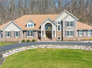 371 Bridlewood Ln, Victor, NY 14564