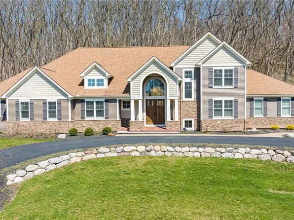 371 Bridlewood Ln, Victor, NY 14564