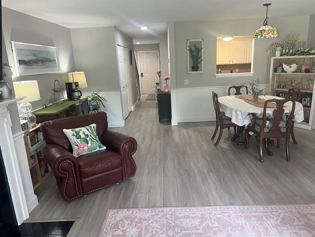 2 bed, 2.5 bath, 1355 sqft, $3,200 — Photo 3