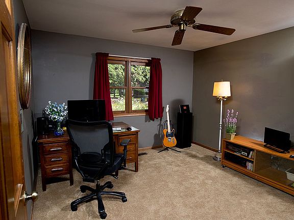 Northeast Bedroom / Office