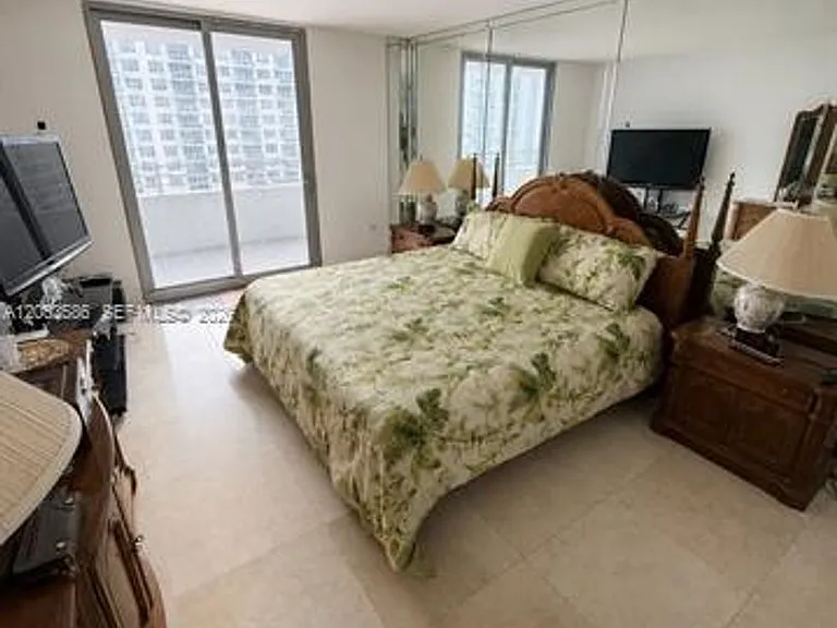 5555 Collins Ave #9V — Photo 19