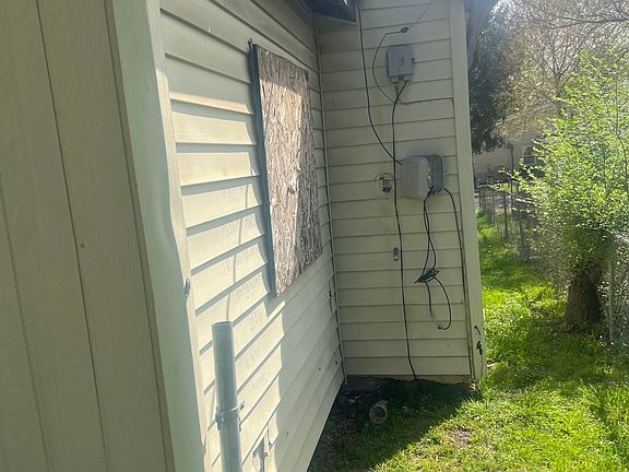 4th image of 3242 Collier St