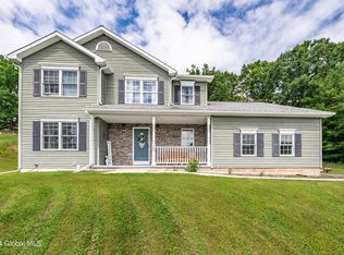 109 Hickory Ct, Troy, NY 12180