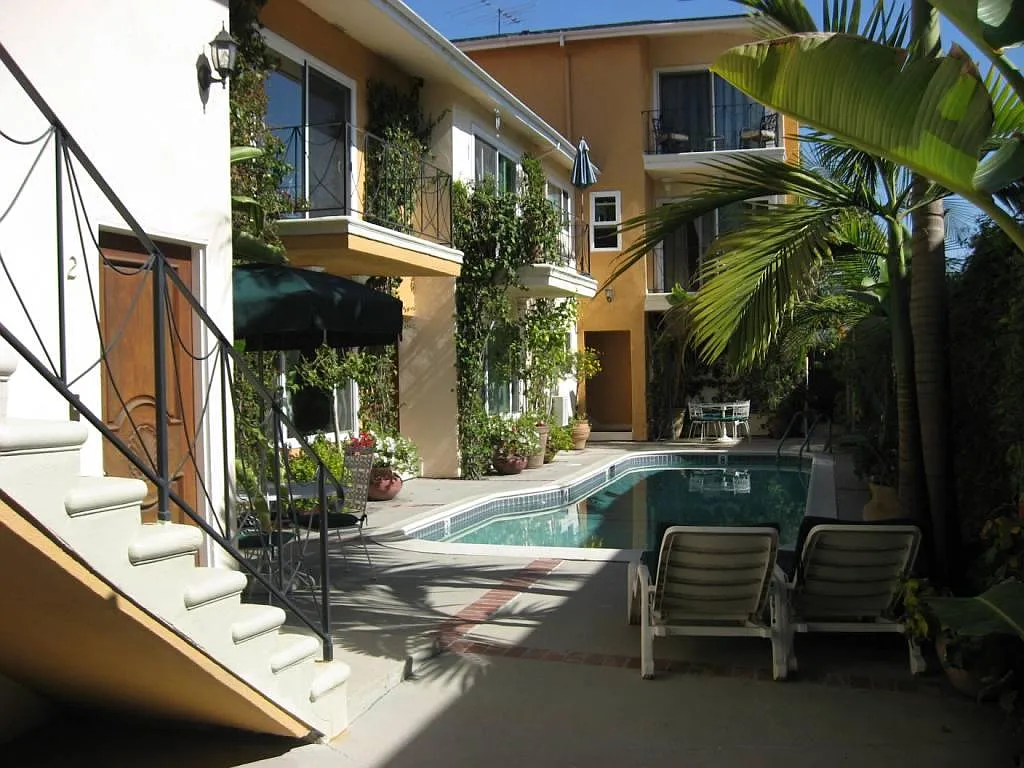 Building Photo - 4346 Mammoth Ave #2