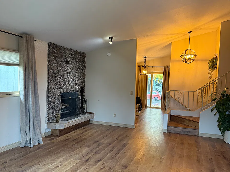 245 Fawn Ct