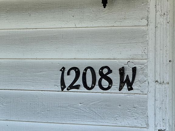 2nd image of 1208 W Beverly St