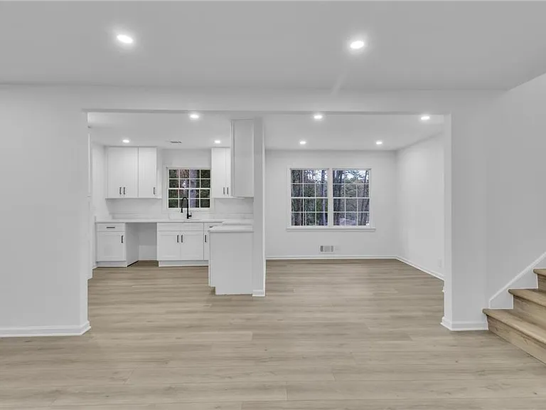 3296 Columbia Woods Dr — Photo 11