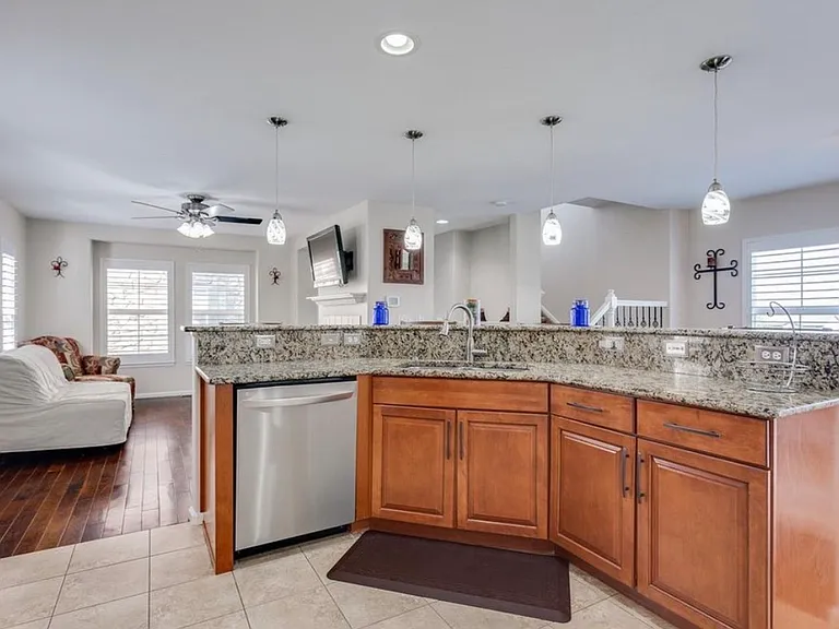 11963 Bolton Dr — Photo 12