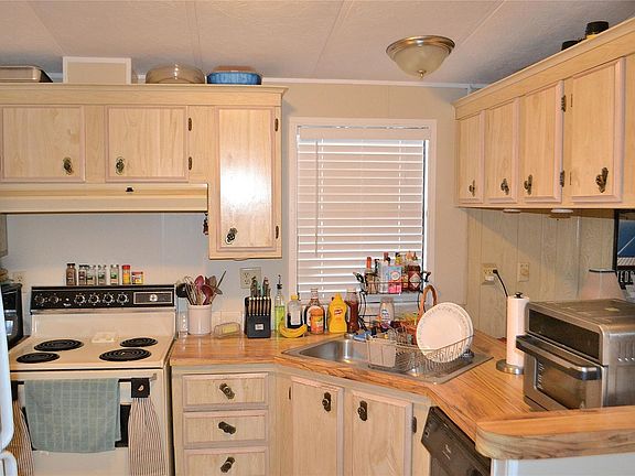 3rd image of 3039 SW 52nd Street