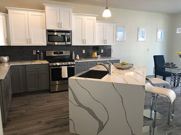 3rd image of 2218 W Oyer Ln
