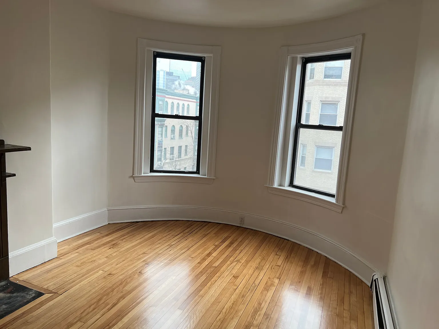 2 bed, 999 sqft, $4,100 — Photo 3
