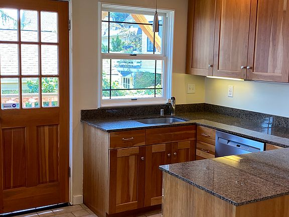 Another photo of kitchen