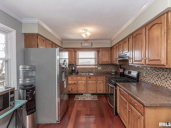 2nd image of 100 Thornwood Ave