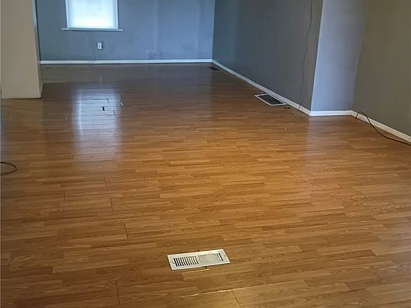 3rd image of 1609 Dietzen Ave