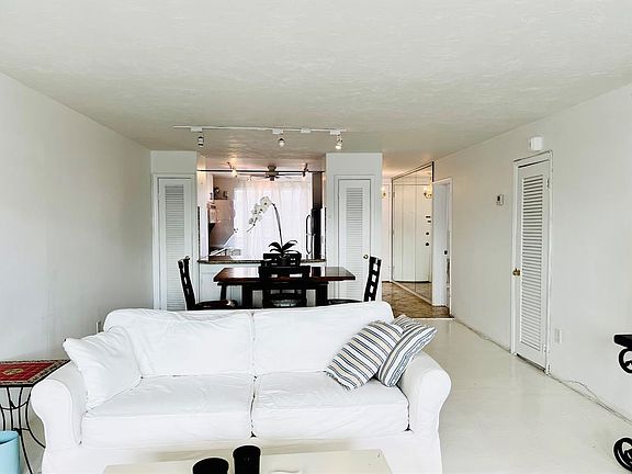 4th image of 10240 Collins Avenue #305