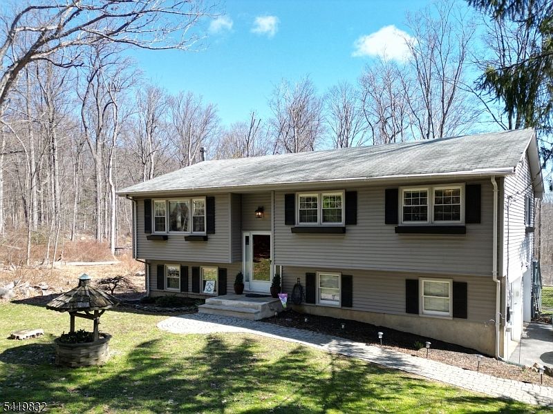 1st image of 602 Green Pond Rd