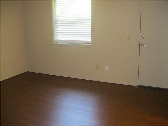 3rd image of 407 SE 4th St