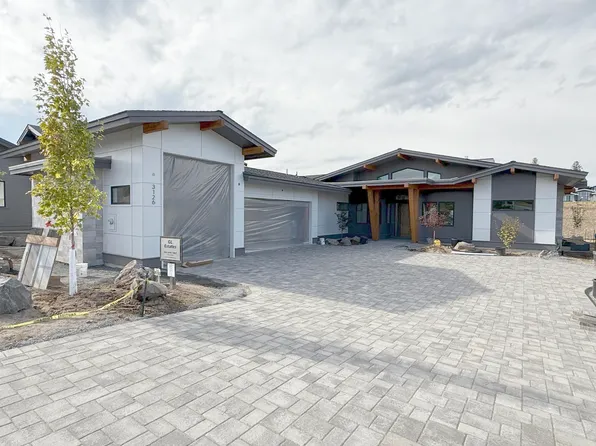 3126 NW Crossing Dr, Bend, OR 97703
