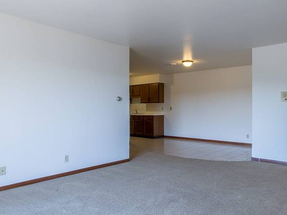 3rd image of 102-118 Augusta Ave #4