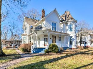 902 N State St, Monticello, IL 61856