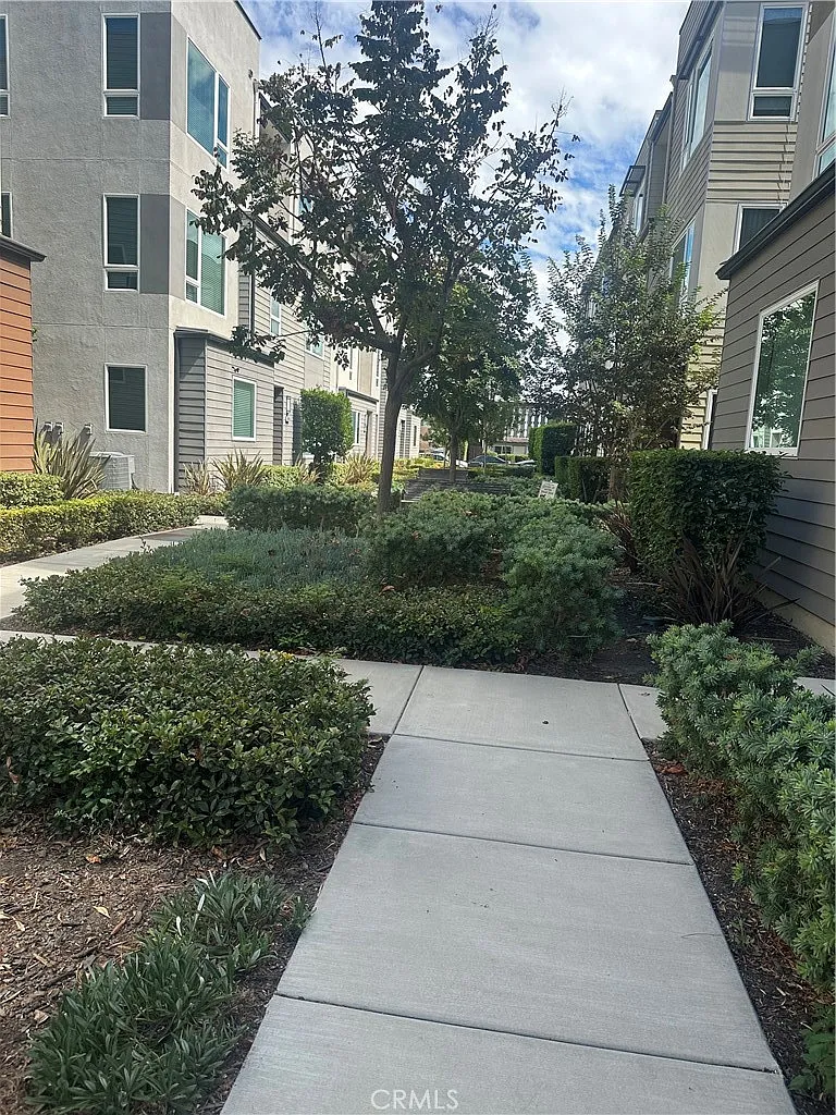 3 bed, 1845 sqft, $4,500 — Photo 1