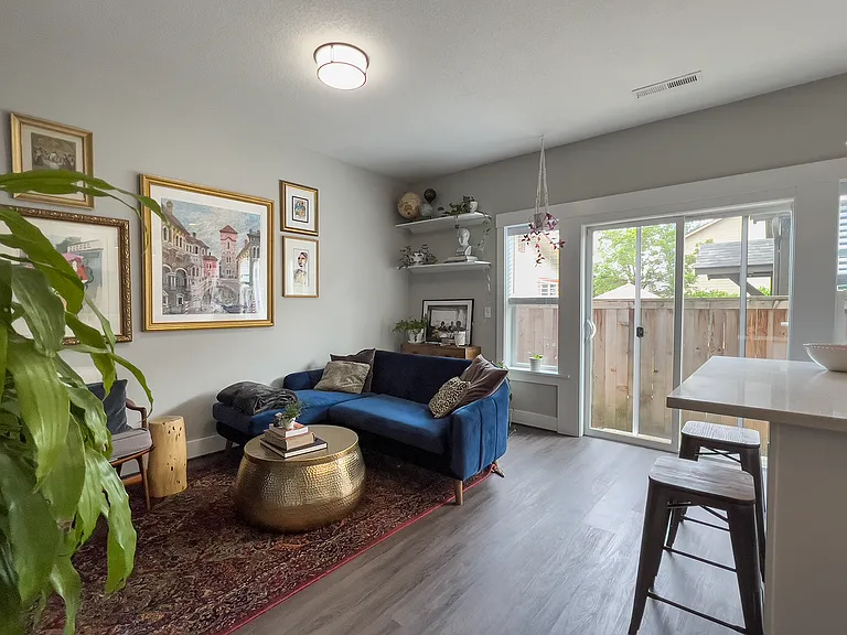 6426 N Maryland Ave — Photo 8