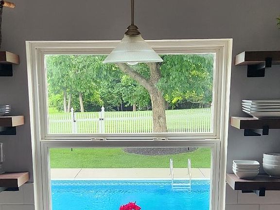 5th image of 5917 Pepperridge Ct