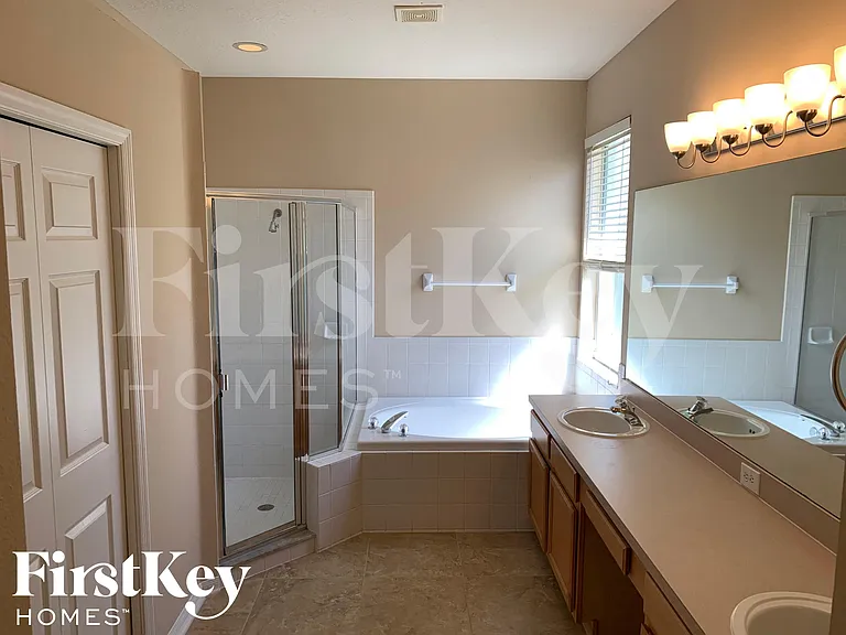 11703 Grove Arcade Dr — Photo 8