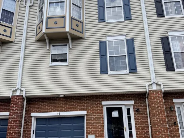 32 E McCaulley Ct, Wilmington, DE 19801