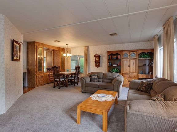 2nd image of 427 Nugget Dr