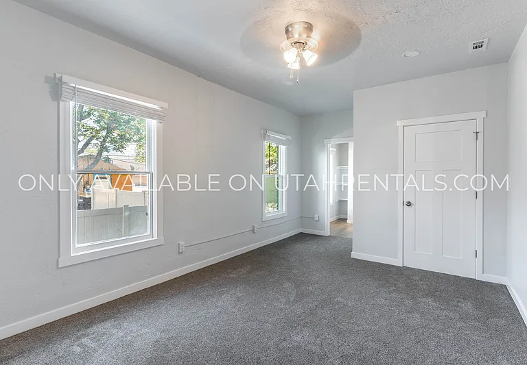 231 W 400 N — Photo 7