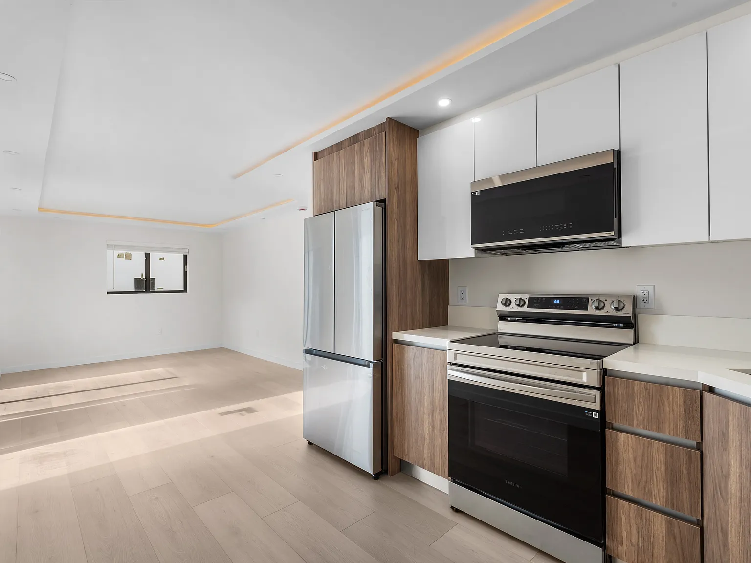 3226 Mary St — Photo 1