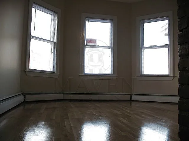 2 bed, 1000 sqft, $3,200 — Photo 4