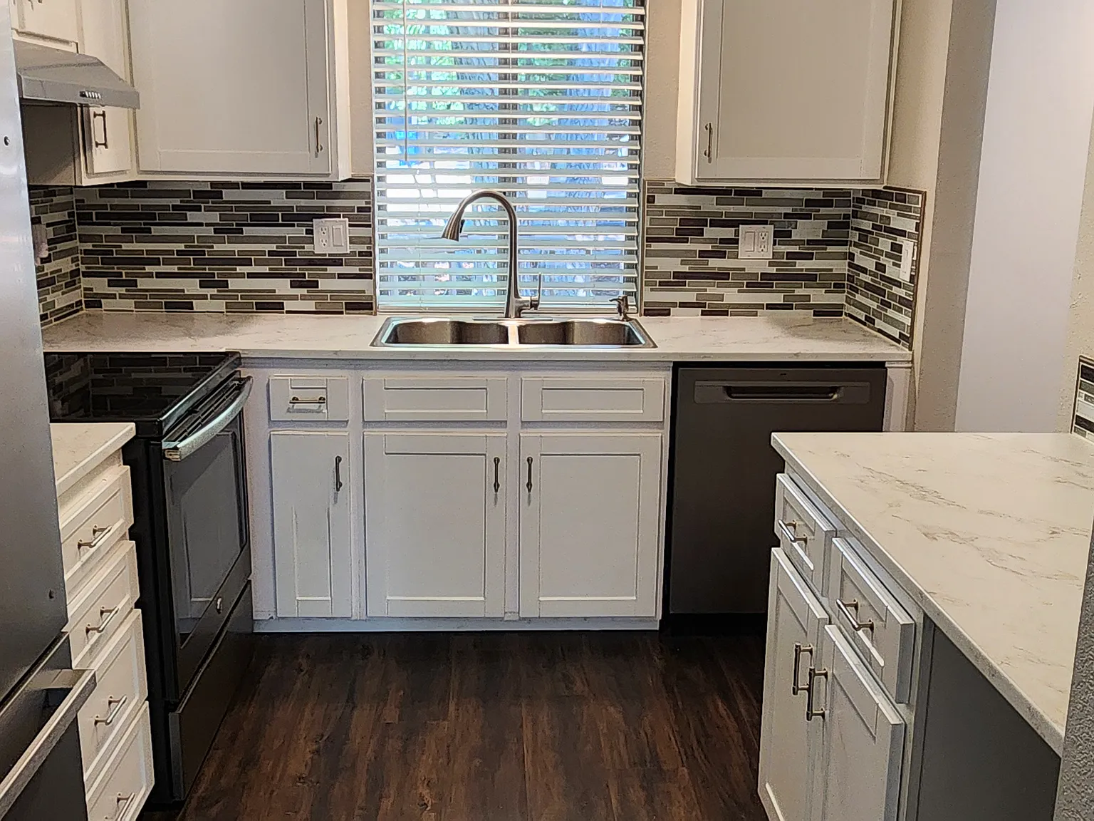 1411 E Hays St — Photo 3