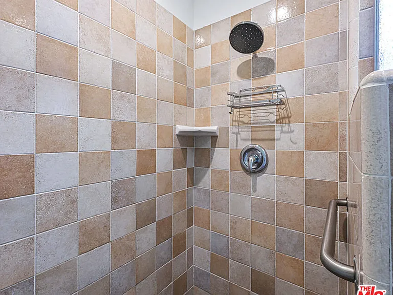 1119 S Crescent Heights Blvd — Photo 11