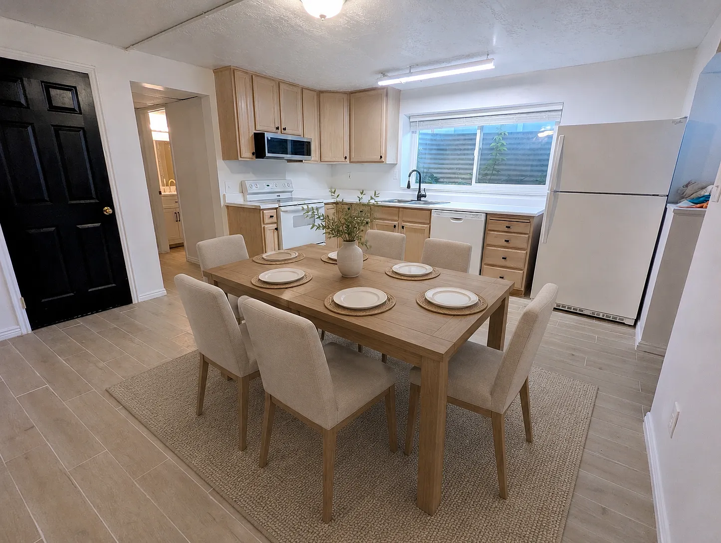 3 bed, 1400 sqft, $1,800 — Photo 2