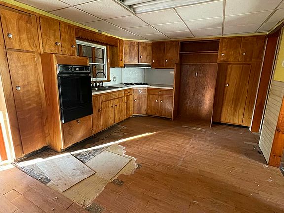 5th image of 1091 Main Rd