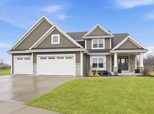 1539 Miller Ct, Oconomowoc, WI 53066