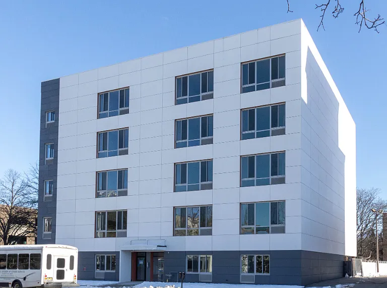 100 Evergreen Pl #4C — Photo 1