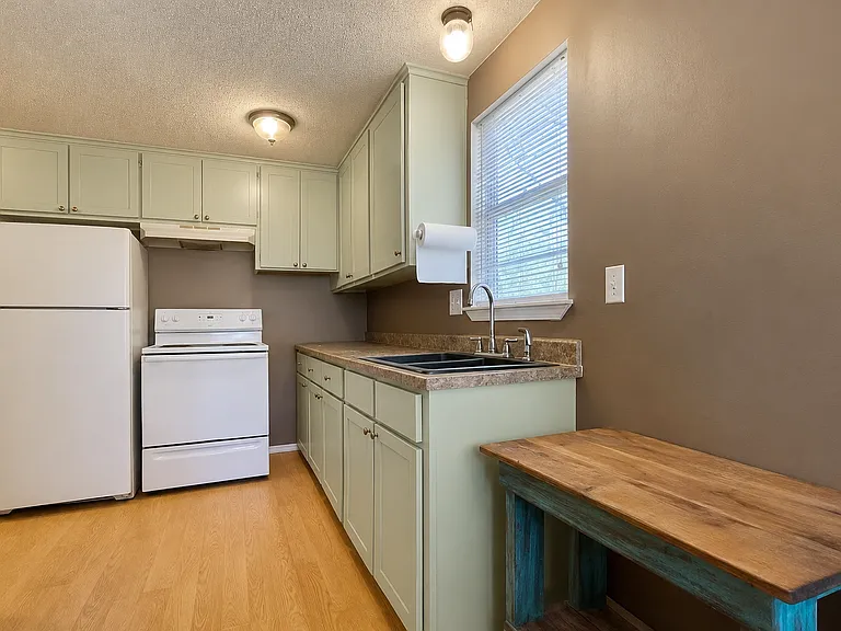 218 Madison St — Photo 8