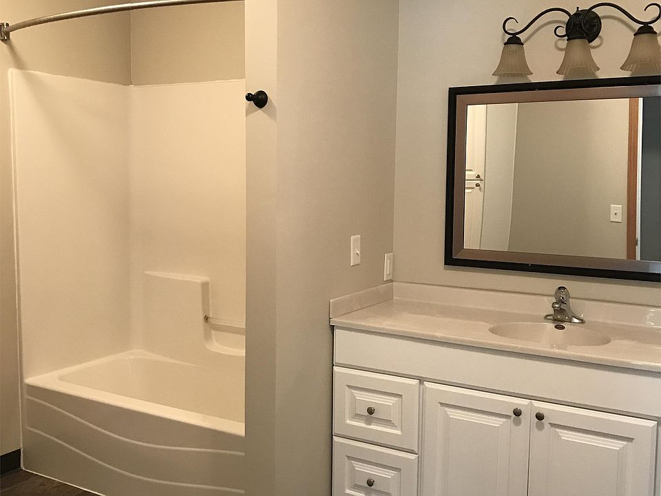 Bathroom with Tub / Shower