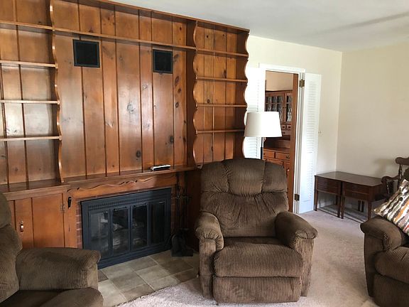 2nd image of 803 Lincoln Dr