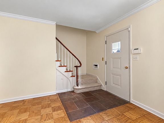 3rd image of 214 Washington Cir
