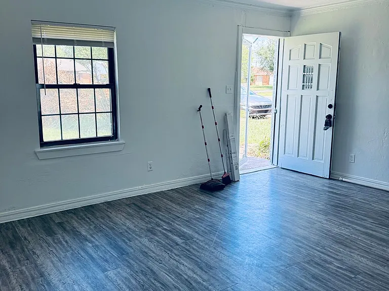326 E Harmon Dr — Photo 12