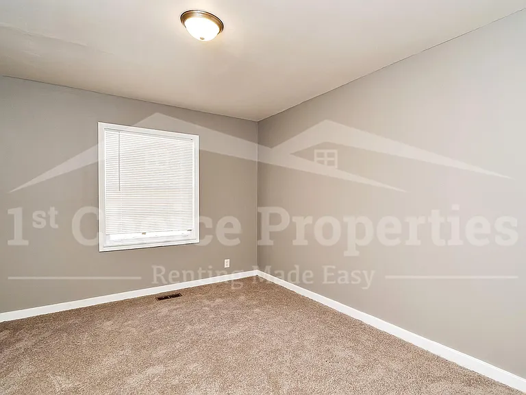 821 Alden Ave — Photo 4