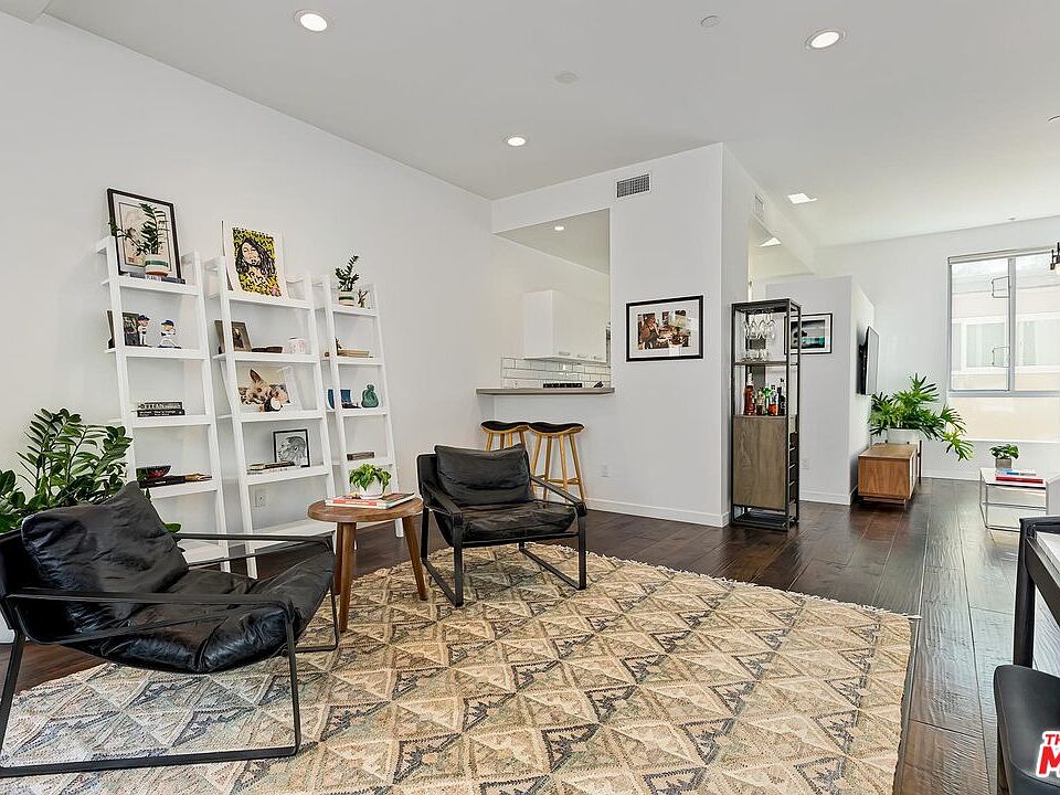 1st image of 11815 Laurelwood Dr Unit 9