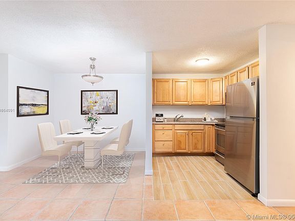 4th image of 1100 Salzedo St APT 2D