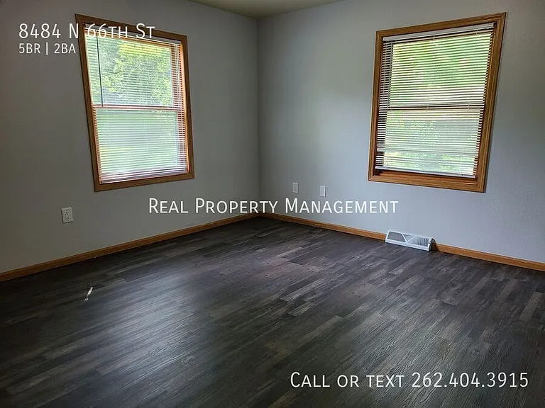 8484 N 66th St — Photo 10