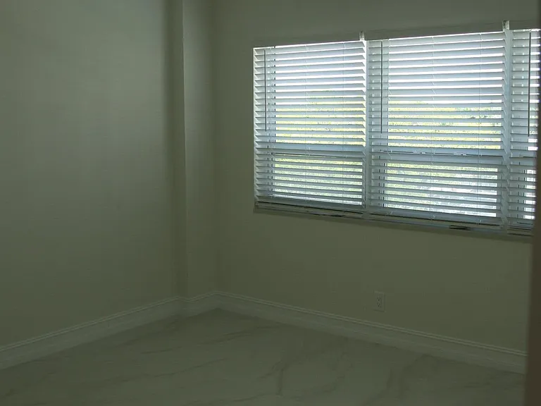 340 Sunset Dr #610 — Photo 8