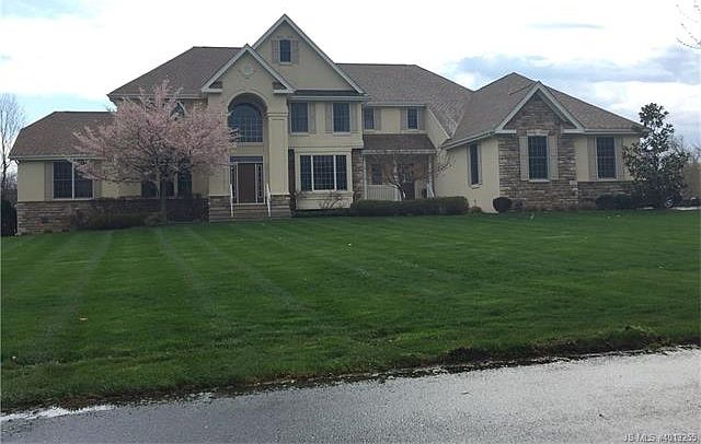 1st image of 4 Hartshorne Dr